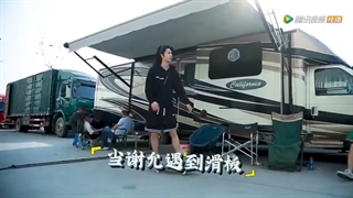 اسکیت بازی ییبو جونم در پشت صحنه سریال افسانه فی