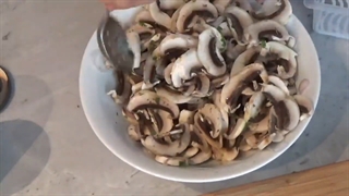 طرز تهیه و دستور پخت سالاد قارچ - غذاپز