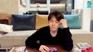 ویدیو لایو Bambi Unboxing بکهیون همراه با زیرنویس فارسی چسبیده