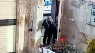 ورود یک سارق به ساختمان مسکونی برای سرقت برنج!
