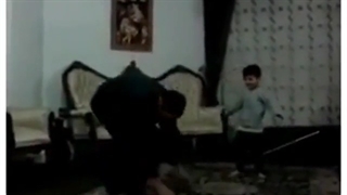 این بابا بزرگ نمازشو نخوند ولی بچه رو زدش :/  فقط اونجایی که میگه یکم بیا جلو الله