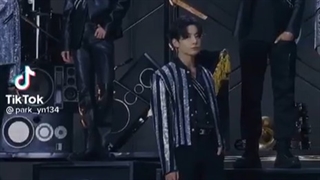 این عکسا برای دیشبه که اپدیت توییتر گذاشتن=)))