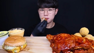 اسمرفود/خوردن همبرگر/توپک پنیری/مرغ