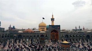 آیین تعویض پرچم و سیاه پوشی اماکن متبرکه رضوی