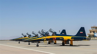 پرواز جنگنده کوثر بر فراز دریاچه ارومیه