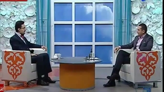 08 معنای نمادین دست:وقتی میترسیم نزدیک شویم ازدادوستدوآسیبی که پشت آن ممکن دست به سینه انقدر منقبض بنشینیم که متوجه هم نباشیم