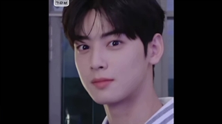 واما اینجا اونووبامزه وخوردنی رو داریم  (✷‿✷) دست ما که بهش نمیرسه ولی جین جین به عوض هممون شروع به خوردن اونوو کرده