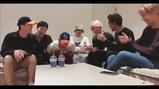 وقتی اعضای سوپر ام به هر چی که بکهیون میگه میخندن*_*