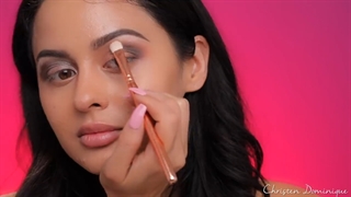 بایدها و نبایدهای آرایش چشم با سایه چشم