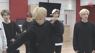 INTRO از آلبوم Miroh گروه استری کیدز با زیرنویس انلاین فارسی