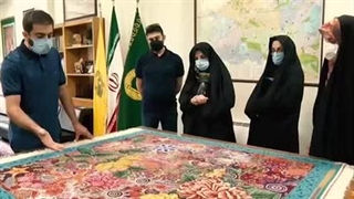 اهدای فرش دستباف به موزه آستان قدس رضوی