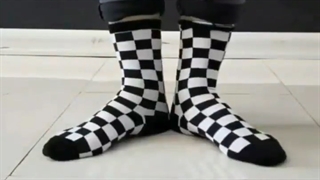 پلنگ صورتی در جست و جو جوراب