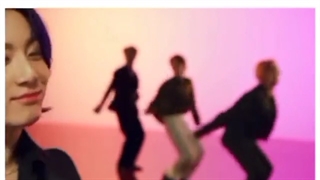 سوتی های اعضا توی موزیک ویدیو باتر