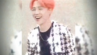 تصورکن جیمین(غمگین) بخدا نظر ندید خیلی ناراحت میشم چون پای این ویدیو خیل زحمت کشیدم (کپ مهم)