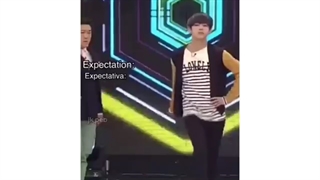 میکس خنده دار وقتی جیهوپ و تهیونگ با کفش پاشنه بلند راه میرن