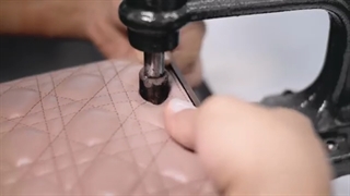 نگاهی کوتاه به فرایند ساخت کیف دستی مارک لیدی دیور (Lady Dior)