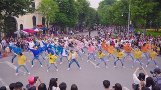 کاور دنس IDOL بی تی اس توسط ارمی ها