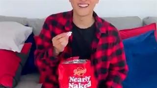 #Alan_chikin_chow/از دردسر های هم اتاقی داشتن@-@