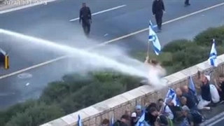 لحظه محو شدن یک صهیونیست در افق :)