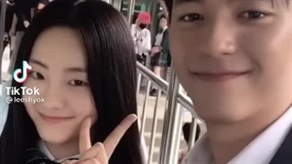 تاحالا تو عمرم برا دوستام مهم نبودم دوستای غبلیم هه ردم میکردن میگفتنذتو خیلی بچه ای:)