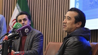 گلایه شدید خداداد عزیزی از شرایط زمین استادیوم امام‌رضا(ع)؛ مسئولین برای این بازی هیچ کمکی نکردند