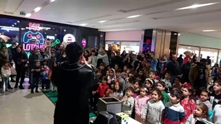 شعبده بازی در جشن روز کودک