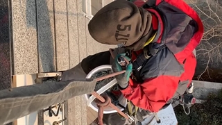 پیچ کردن سنگ نمای ساختمان-۰۹۱۲۰۶۰۶۶۴۶-پیچ و رولپلاک نما