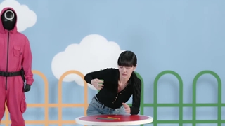 بازیگران سریال بازی ماهی مرکب بازی های سراسر جهان رو امتحان می‌کنند ^