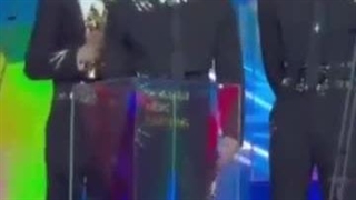 قسمت 100 هزارم انهایپن و مایک وقتی تو یک روز 3 بار می رن بالا حرف کم می یارن ...الهییی