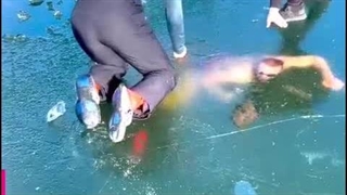 ویدئوی تکان دهنده از گیر افتادن در زیر یخ دریاچه و لحظات نفس گیر تقلا برای نجات از مرگ