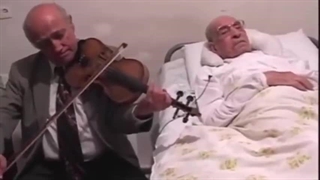 نوازندگی استاد «همایون خرم» بر بالین استاد «علی تجویدی»