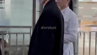 جونگده در فرودگاه