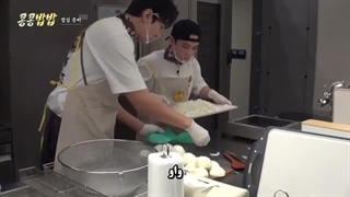 پارت اول قسمت اول برنامه جدید "Cafeteria Operation 2025 - عملیات کافه تریا" با حضور دی او و لی کوانگسو و زیرنویس فارسی چسبیده