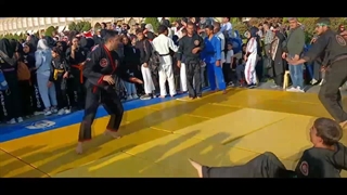 اجراء تکنیک دفاع شخصی توسط استاد محمدصادق صادق زاده