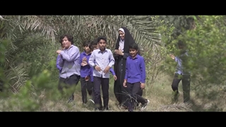 برشی از فیلم مستند رؤیای مدرسه به تهیه کنندگی مجید حاجبی و کارگردانی میثم دره شولی