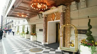 7. AEF3e_Starter_A_building_with_a_past