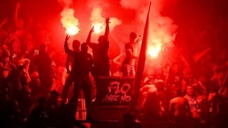 جشن قهرمانی هواداران پاری‌سن‌ژرمن با دخالت پلیس تبدیل به جهنم خیابانی شد