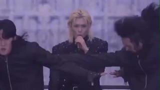 اجرای اهنگ Turman هان و فلیکس دوربین اصلی>>>